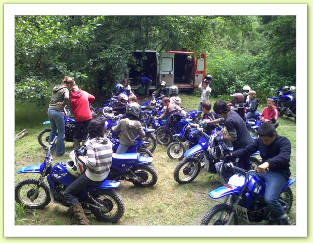 moto vacances sjours colonie trial enduro enfants t sport's vert pyrnes colos motos pays ours nature scurit routire cole course d'orientation